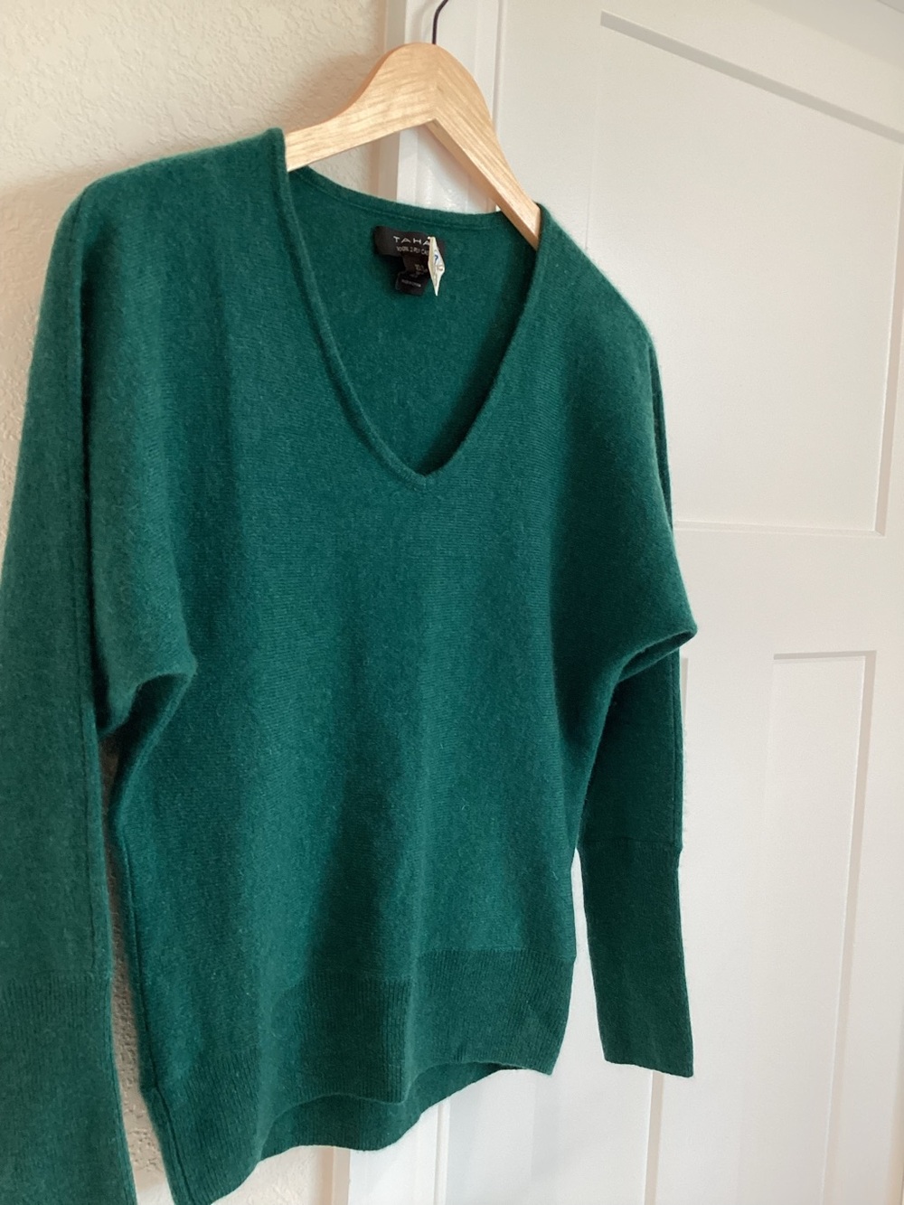 Tahari 100% Cashmere 2-Ply V-Neck Long-Sleeve Sweater Size Small Green Teal